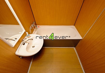 Pronájem bytu, Řepy, Vondroušova, 3+1, 82 m2, balkon, sklep, komora, výtah, nezařízený, Rent4Ever.cz
