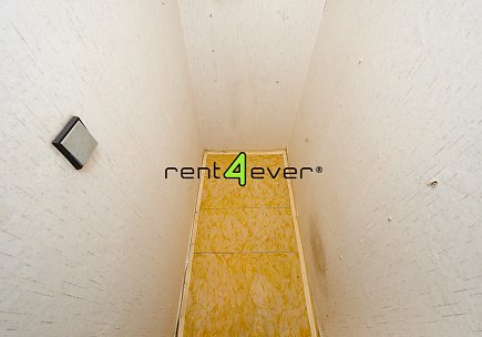Pronájem bytu, Řepy, Vondroušova, 3+1, 82 m2, balkon, sklep, komora, výtah, nezařízený, Rent4Ever.cz