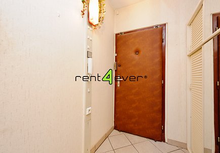 Pronájem bytu, Řepy, Vondroušova, 3+1, 82 m2, balkon, sklep, komora, výtah, nezařízený, Rent4Ever.cz