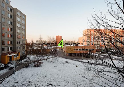 Pronájem bytu, Řepy, Vondroušova, 3+1, 82 m2, balkon, sklep, komora, výtah, nezařízený, Rent4Ever.cz