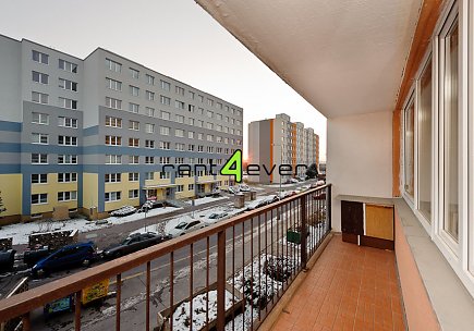 Pronájem bytu, Řepy, Vondroušova, 3+1, 82 m2, balkon, sklep, komora, výtah, nezařízený, Rent4Ever.cz