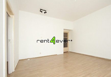 Pronájem bytu, Žižkov, V domově, byt 2+kk, 65 m2, komora, zahrada, nevybavený nábytkem, Rent4Ever.cz