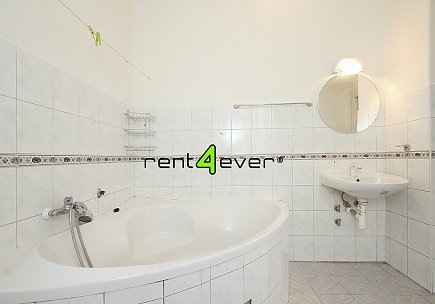 Pronájem bytu, Žižkov, V domově, byt 2+kk, 65 m2, komora, zahrada, nevybavený nábytkem, Rent4Ever.cz