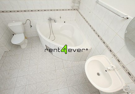 Pronájem bytu, Žižkov, V domově, byt 2+kk, 65 m2, komora, zahrada, nevybavený nábytkem, Rent4Ever.cz