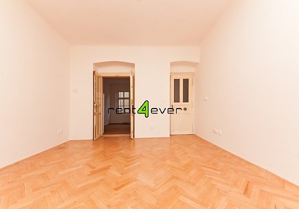 Pronájem bytu, Žižkov, Husitská, 2+kk, 46 m2, sklep, nezařízený, Rent4Ever.cz