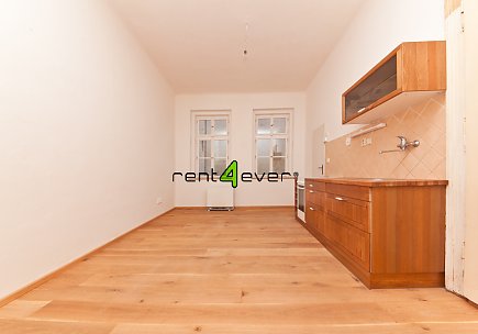 Pronájem bytu, Žižkov, Husitská, 2+kk, 46 m2, sklep, nezařízený, Rent4Ever.cz
