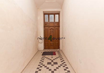 Pronájem bytu, Žižkov, Husitská, 2+kk, 46 m2, sklep, nezařízený, Rent4Ever.cz