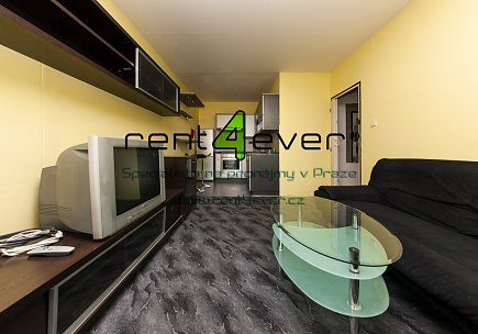 Pronájem bytu, Prosek, Zárybská, 2+kk, 45 m2, lodžie, komora, výtah, zařízený, Rent4Ever.cz