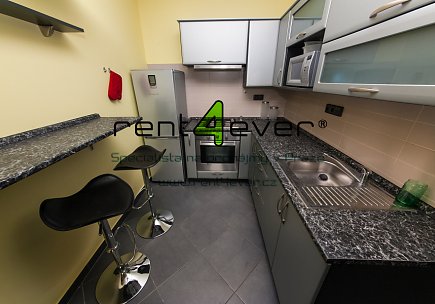 Pronájem bytu, Prosek, Zárybská, 2+kk, 45 m2, lodžie, komora, výtah, zařízený, Rent4Ever.cz