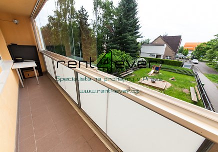 Pronájem bytu, Prosek, Zárybská, 2+kk, 45 m2, lodžie, komora, výtah, zařízený, Rent4Ever.cz