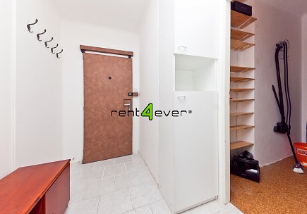 Pronájem bytu, Chodov, Augustinova, 3+1, 80 m2, lodžie 6 m2, výtah, vybavený nábytkem, Rent4Ever.cz