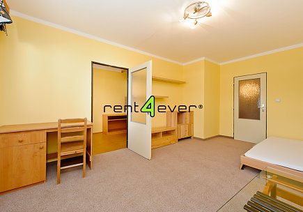 Pronájem bytu, Libeň, Podvinný mlýn, 1+1, 45 m2, lodžie, sklep, výtah, zařízený, Rent4Ever.cz