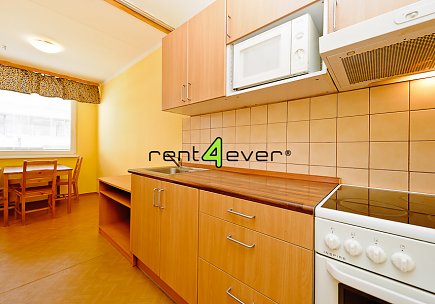 Pronájem bytu, Libeň, Podvinný mlýn, 1+1, 45 m2, lodžie, sklep, výtah, zařízený, Rent4Ever.cz