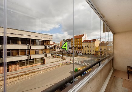 Pronájem bytu, Libeň, Podvinný mlýn, 1+1, 45 m2, lodžie, sklep, výtah, zařízený, Rent4Ever.cz