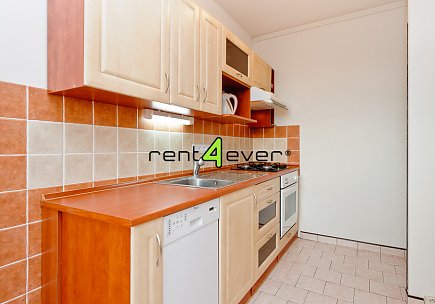 Pronájem bytu, Záběhlice, Sněženková, 3+1, 78 m2, lodžie, sklep, komora, výtah, částečně zařízený, Rent4Ever.cz