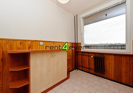 Pronájem bytu, Záběhlice, Sněženková, 3+1, 78 m2, lodžie, sklep, komora, výtah, částečně zařízený, Rent4Ever.cz