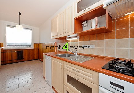 Pronájem bytu, Záběhlice, Sněženková, 3+1, 78 m2, lodžie, sklep, komora, výtah, částečně zařízený, Rent4Ever.cz