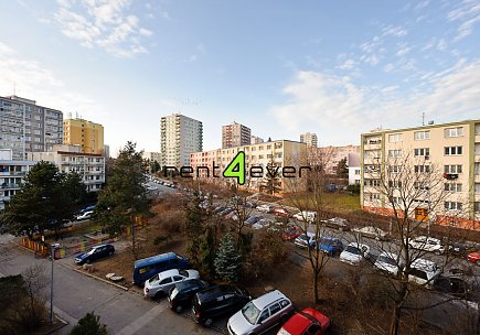 Pronájem bytu, Záběhlice, Sněženková, 3+1, 78 m2, lodžie, sklep, komora, výtah, částečně zařízený, Rent4Ever.cz