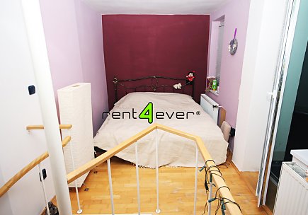 Pronájem bytu, Nusle, Pod lázní, mezonetový byt 2+kk, 55 m2, cihla, terasa, nevybavený nábytkem, Rent4Ever.cz