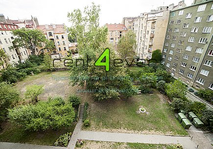 Pronájem bytu, Holešovice, Vrbenského, byt 2+1, 54 m2, cihla, zahrada, výtah, část. zařízený, Rent4Ever.cz