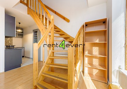 Pronájem bytu, Žižkov, Nad Ohradou, mezonet 2+kk, 60 m2, cihla, balkon, výtah, částečně zařízený, Rent4Ever.cz