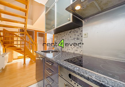 Pronájem bytu, Žižkov, Nad Ohradou, mezonet 2+kk, 60 m2, cihla, balkon, výtah, částečně zařízený, Rent4Ever.cz