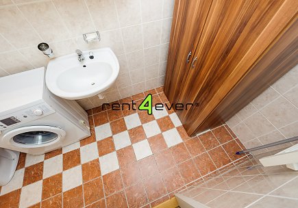 Pronájem bytu, Žižkov, Nad Ohradou, mezonet 2+kk, 60 m2, cihla, balkon, výtah, částečně zařízený, Rent4Ever.cz