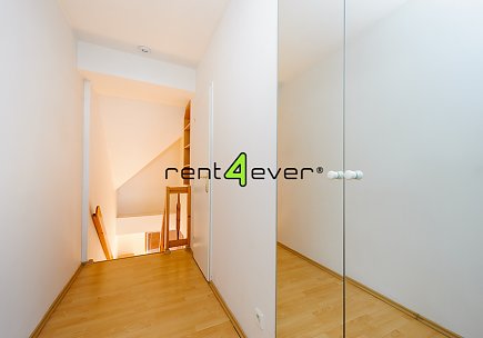 Pronájem bytu, Žižkov, Nad Ohradou, mezonet 2+kk, 60 m2, cihla, balkon, výtah, částečně zařízený, Rent4Ever.cz