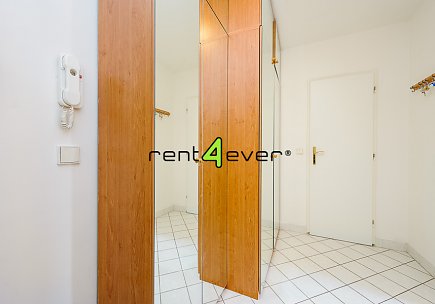 Pronájem bytu, Žižkov, Nad Ohradou, mezonet 2+kk, 60 m2, cihla, balkon, výtah, částečně zařízený, Rent4Ever.cz