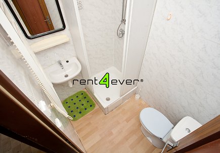 Pronájem bytu, Čakovice, Plajnerova, byt 1+kk v RD, 12 m2, společná zahrada, zařízený nábytkem, Rent4Ever.cz