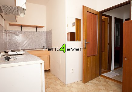 Pronájem bytu, Čakovice, Plajnerova, byt 1+kk v RD, 12 m2, společná zahrada, zařízený nábytkem, Rent4Ever.cz