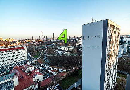 Pronájem bytu, Michle, U Botiče, byt 1+1, 36 m2, komora, výtah, nevybavený, pouze pro 1 os. - muže, Rent4Ever.cz