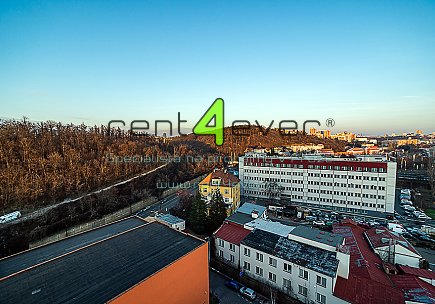 Pronájem bytu, Michle, U Botiče, byt 1+1, 36 m2, komora, výtah, nevybavený, pouze pro 1 os. - muže, Rent4Ever.cz