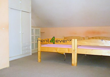 Pronájem bytu, Petrovice, Euklidova, podkrovní pokoj v RD, 20 m2, cihla, zahrada, zařízený, Rent4Ever.cz