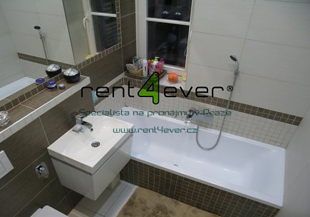 Pronájem bytu, Holešovice, V háji, byt 2+kk, 60 m2, cihla, společná terasa, vybavený nábytkem, Rent4Ever.cz