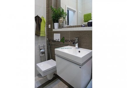 Pronájem bytu, Holešovice, V háji, byt 2+kk, 60 m2, cihla, společná terasa, vybavený nábytkem, Rent4Ever.cz