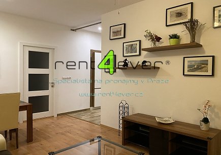 Pronájem bytu, Holešovice, V háji, byt 2+kk, 60 m2, cihla, vybavený nábytkem, Rent4Ever.cz