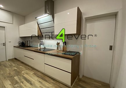 Pronájem bytu, Holešovice, V háji, byt 2+kk, 60 m2, cihla, společná terasa, vybavený nábytkem, Rent4Ever.cz