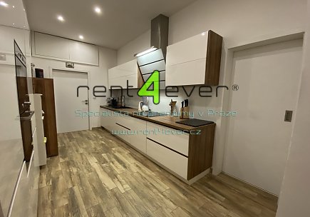 Pronájem bytu, Holešovice, V háji, byt 2+kk, 60 m2, cihla, společná terasa, vybavený nábytkem, Rent4Ever.cz