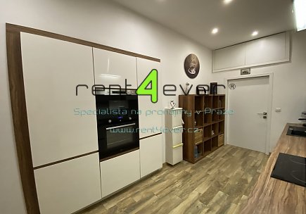 Pronájem bytu, Holešovice, V háji, byt 2+kk, 60 m2, cihla, společná terasa, vybavený nábytkem, Rent4Ever.cz
