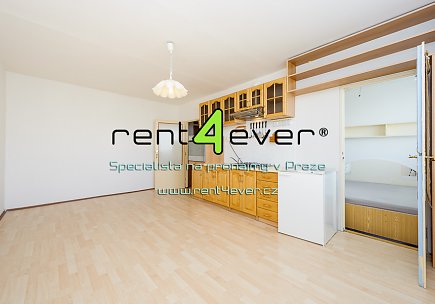 Pronájem bytu, Střížkov, Černého, 1+1, 35 m2, komora, výtah, částečně zařízený, Rent4Ever.cz