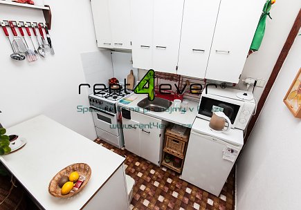Pronájem bytu, Nusle, Kotorská, 1+1, 36 m2, lodžie, komora, výtah, zařízený, Rent4Ever.cz