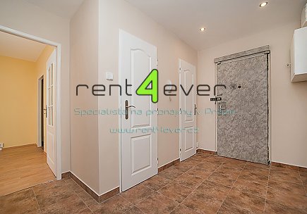 Pronájem bytu, Kobylisy, Kaňkovského, 2+kk, 44 m2, po kompletní rekonstrukci, lodžie, nezařízený, Rent4Ever.cz