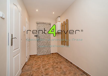 Pronájem bytu, Kobylisy, Kaňkovského, 2+kk, 44 m2, po kompletní rekonstrukci, lodžie, nezařízený, Rent4Ever.cz