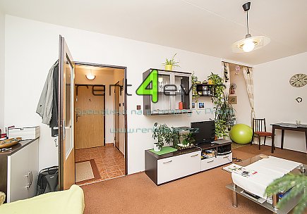 Pronájem bytu, Stodůlky, Nušlova, byt 1+kk, 38 m2, komora, výtah, bezbariérový, vybavený nábytkem, Rent4Ever.cz