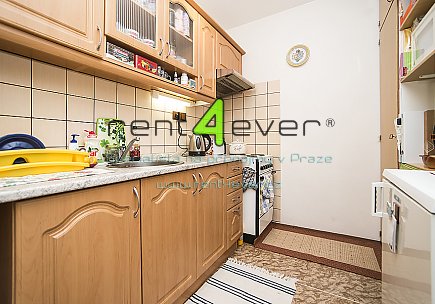 Pronájem bytu, Stodůlky, Nušlova, byt 1+kk, 38 m2, komora, výtah, bezbariérový, vybavený nábytkem, Rent4Ever.cz