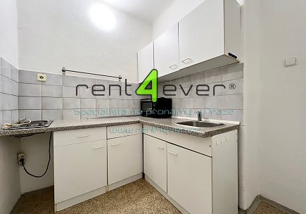 Pronájem bytu, Michle, Na nivách, byt 1+kk, 27 m2, cihla, nezařízený nábytkem , Rent4Ever.cz