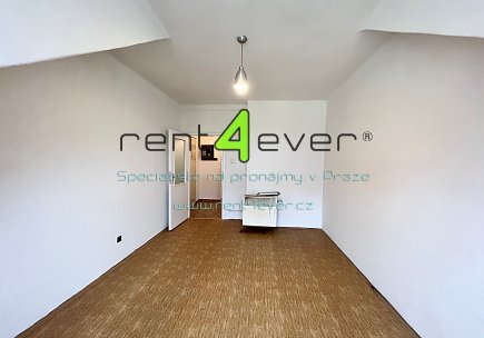 Pronájem bytu, Michle, Na nivách, byt 1+kk, 27 m2, cihla, nezařízený nábytkem , Rent4Ever.cz
