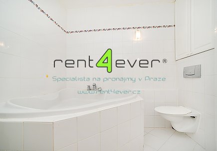Pronájem bytu, Metro B Prosek, byt 3+1, 74 m2 s lodžií, po rekonstrukci, výtah, šatna, nezařízený, Rent4Ever.cz