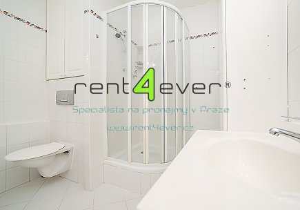 Pronájem bytu, Metro B Prosek, byt 3+1, 74 m2 s lodžií, po rekonstrukci, výtah, šatna, nezařízený, Rent4Ever.cz